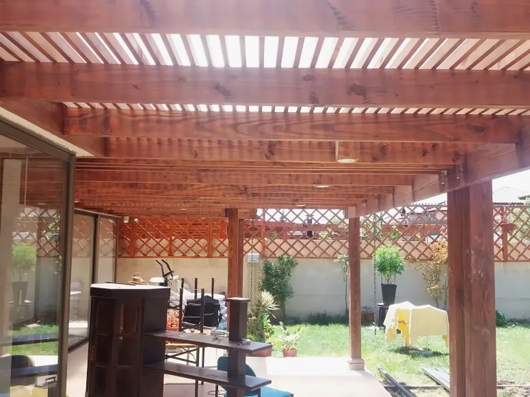 Terraza con pérgola: Estructura de madera